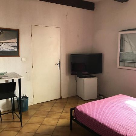 Chambre Climatisee Avec Sdb Privee Dans Une Villa Avec Piscine Ouverte D'Avril A Mi Octobre Marselha Exterior foto