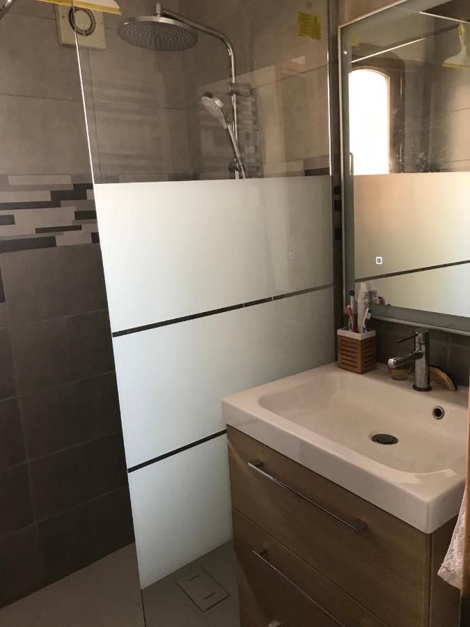 Chambre Climatisee Avec Sdb Privee Dans Une Villa Avec Piscine Ouverte D'Avril A Mi Octobre Marselha Exterior foto